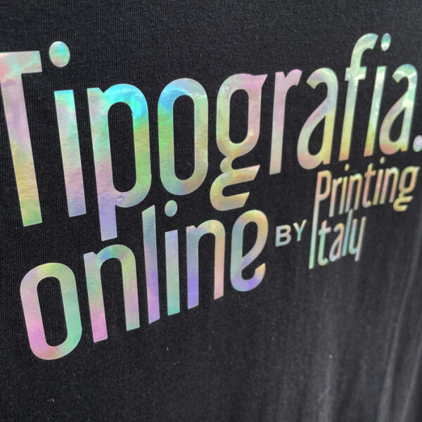 T-shirt con stampa in oro, argento e olografico